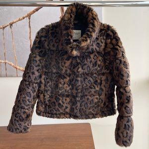 Abercrombie Mini Puffer. Very good condition. Size Small.